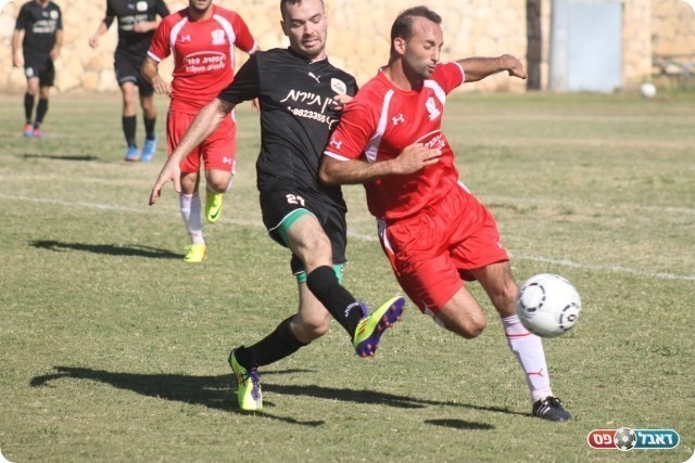 התלונן על הקישור. בנסל עוצר את דראושה (צילום: אחמד עזאיזה)