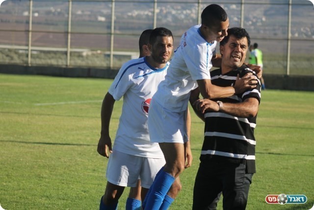 ביססו את היתרון. חוגגים את השני עם זועבי (צילום: אחמד עזאיזה)