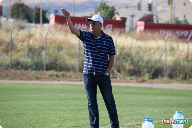 קשה לשחק בלי מטרה. מאמן אתא, ברוך ממן (צילום: עודד חסין)