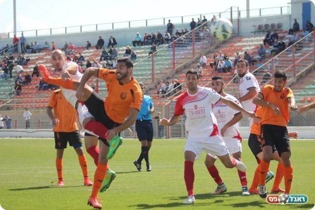 הרכב התקפי. מרעב וסרסור מאיימים על הגנת מחנה (תאמר סרסור)