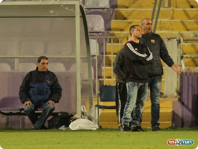 ניסו לחזור. הספסל של כפר שלם מתוסכל (צילום: קובי רוזן)