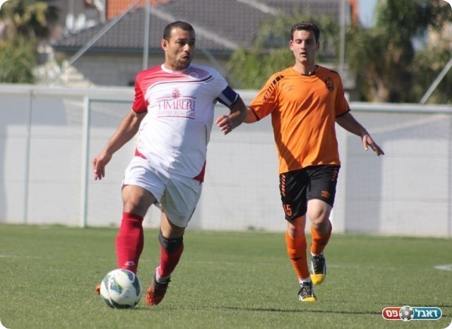 שער ובישול. מוסקוביץ' (בכתום) מול איסמעיל עאמר (תאמר סרסור)