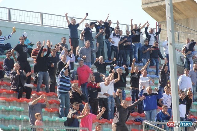 חגיגות ספונטאניות. אוהדי כפר קאסם (תאמר סרסור)