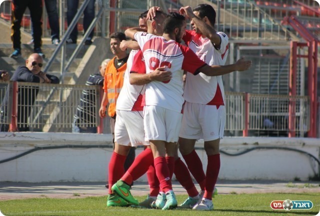 שער ששווה הישארות. חוגגים את השלישי (תאמר סרסור)