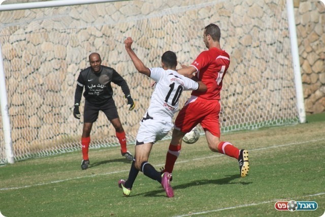 פחם ניסתה להציל את כבודה. סאיד כבהא מול שלוסברג (צילום: אחמד עזאיזה)