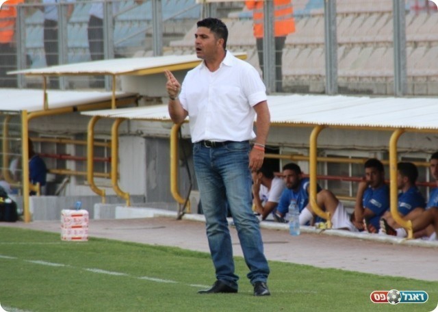 התאקלמו היטב בליגה. מאמן הרצליה, צחי טיאר (צילום: עודד חסין)