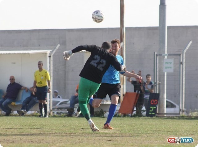 יום גדול לשוער. קרטה עוצר את טיקר (תאמר סרסור)