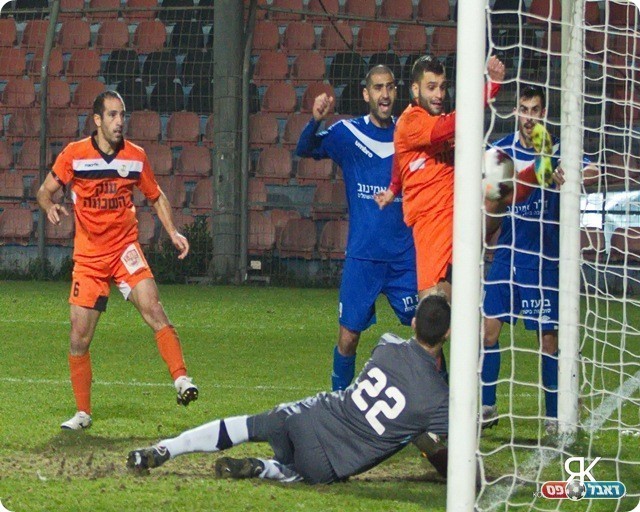 הכדור לא עובר את הקו (קובי רוזן)