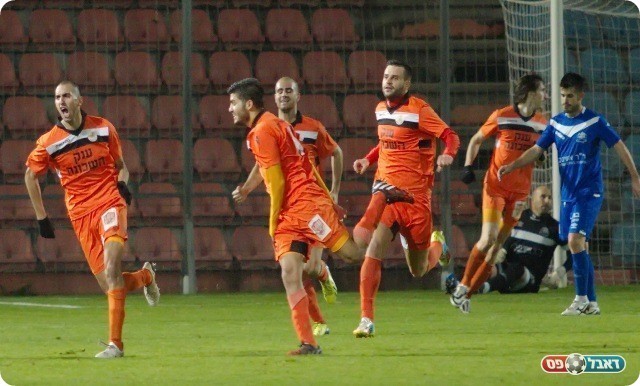 קשה לנצח אותם בבית. שחקני כפר שלם (קובי רוזן)