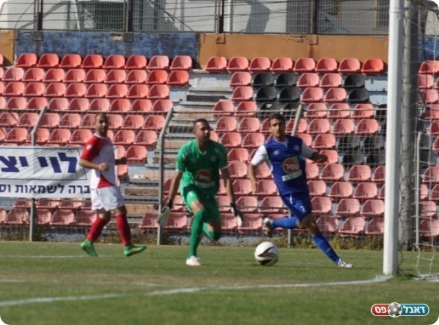 והכדור של סרסור בדרך לשער (תאמר סרסור)