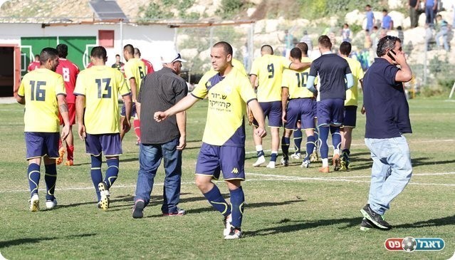 שתי נקודות מהפלייאוף. חוגגים בסיום (עבדאללה אזברגה)