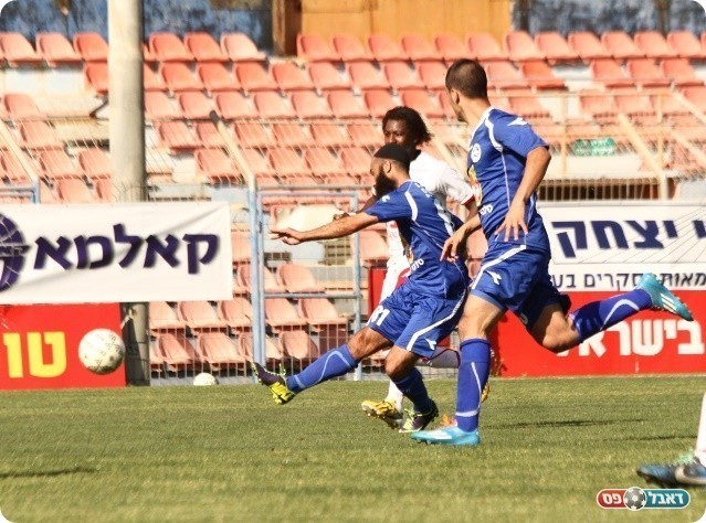 "קטנה" אל הפכה לשער. כהן צדק (קובי רוזן)