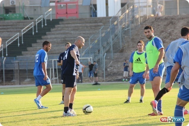 להפוך ליחידה אחת. בנודיס באימון (צילום: עודד חסין)
