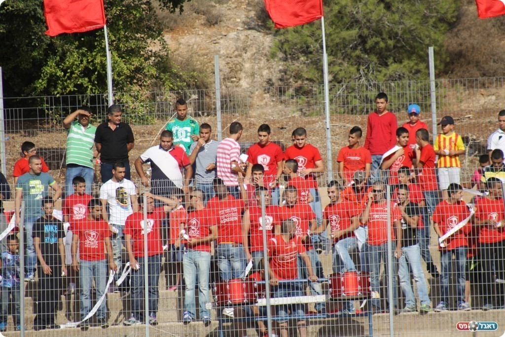 נקודת האור של דבוריה. אוהדי הקבוצה (צילום: אחד עזאיזה)