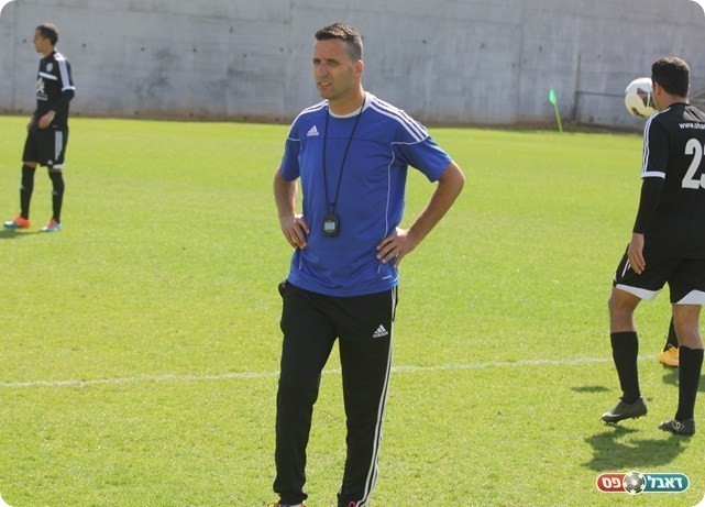 לכאורה יוהרה, טיפשות או חוסר טקט. עמר (שלומי גבאי)