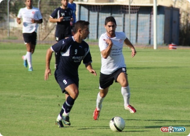 מרוצים ומחויכים. אלמקייס מול מנאע (צילום: עודד חסין) 