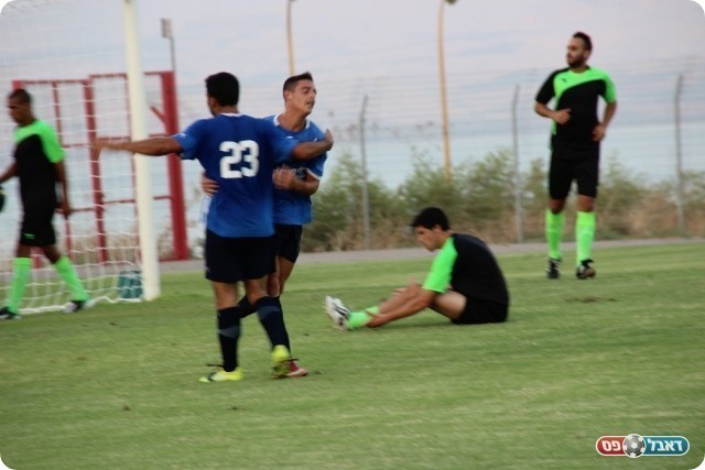 ההתקפה של טבריה התעוררה. הכדור של דהאן ברשת והחגיגה (צילום: עודד חסין)