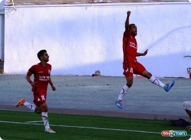 שער שלא הספיק. אבוענזה חוגג (עבדאללה אזברגה)