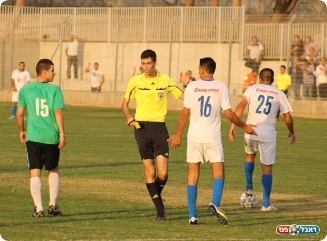 הורה להמשיך. השופט, מזרחי (צילום: אחמד עזאיזה)