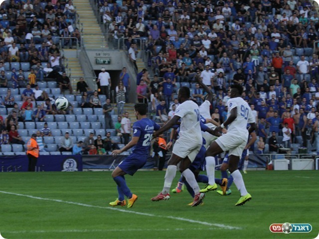 טוקורה מתמקם ברחבה (צילום: קובי רוזן)