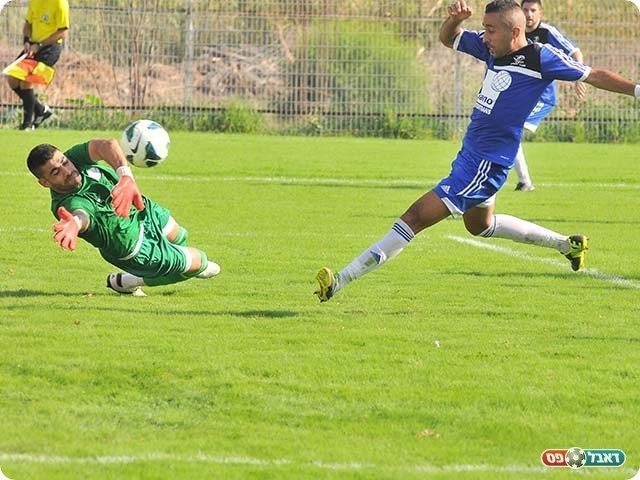 כהן כובש, אך השער נפסל (צילום: ארנון לוי)