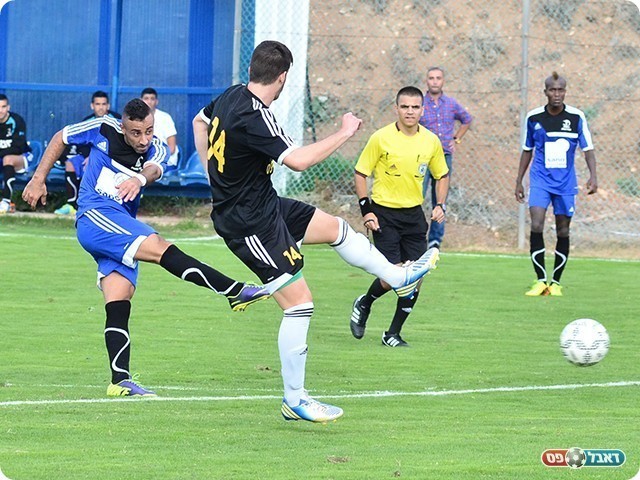 לידור כהן בועט, משחק פנטסטי לשחקן הצעיר (צילום: ארנון לוי)