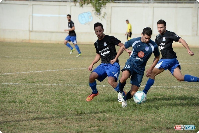 דרבי אחים. עידו אביטן (בכחול במרכז) ונדב (מימין בשחור) (ליאור חגי)