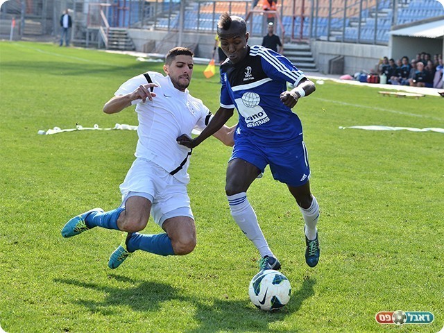 יאזו מול שטרית (צילום: ארנון לוי)