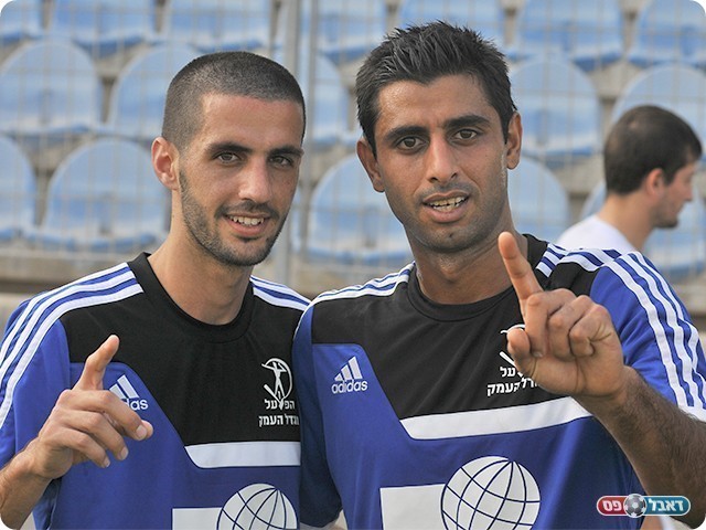 מאור ג'נח ואופק מלול הכובשים של מגדל העמק (צילום: ארנון לוי)