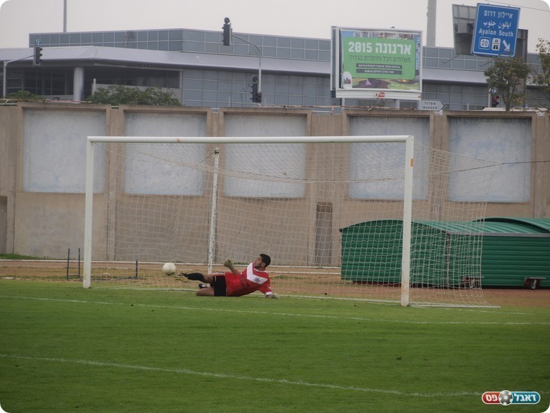 נפרץ הסכר. זהרנגי נכנע לפנדל של מחפוד (אלון יהודיוף)