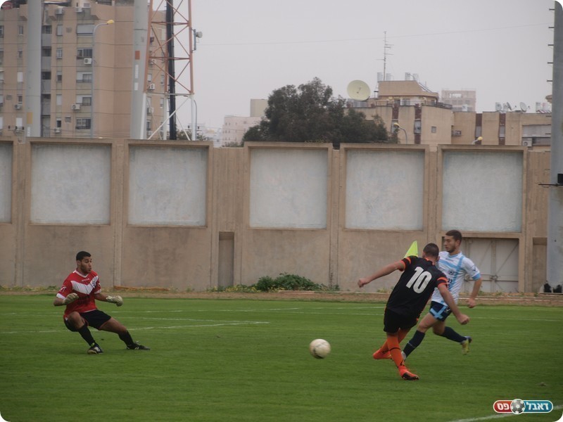 ביטון כובש (אלון יהודיוף)