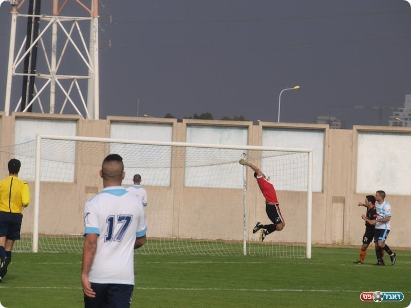 גנטק נוגח את השישי (אלון יהודיוף)