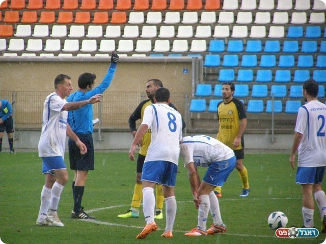 עשרה מול עשרה. איוב מורחק (אמיר שיבי)