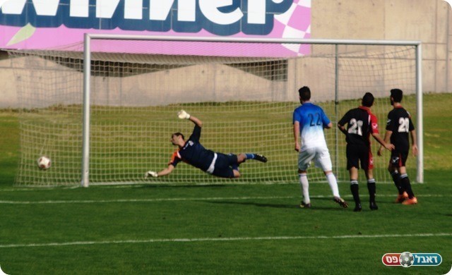 הראשון ברשת. מועשר נכנע. 