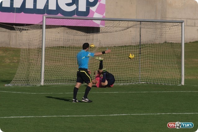 בת ים חוזרת. גינצבורג נכנע.