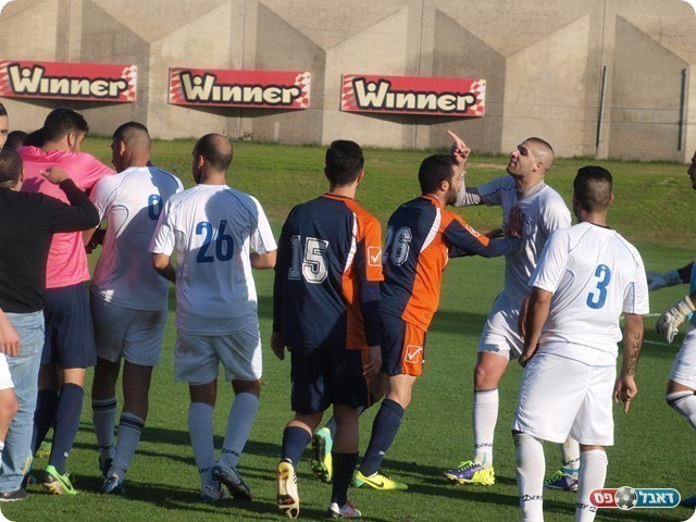 פליקר והשחקנים במהומה משלהם. 