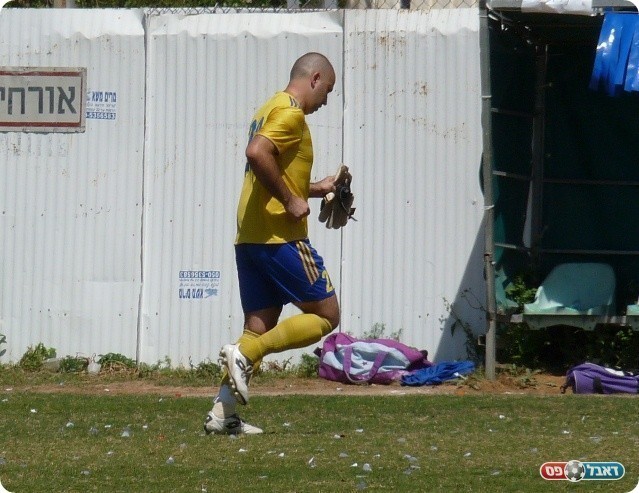 ארבעה חילופים במכה. רן מקבל את הכבוד ויוצא