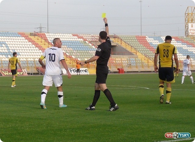 צהוב על התחזות. ביטון