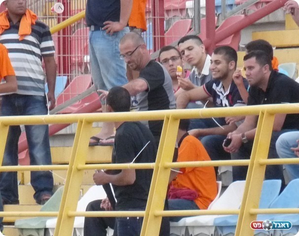 מחה בפני השופט הרביעי. אטלי ביציע 