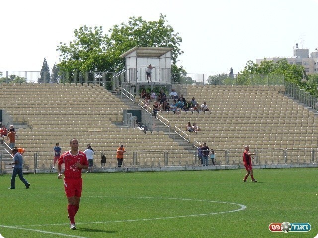 כמות הצופים אכזבה. היציע של בת ים