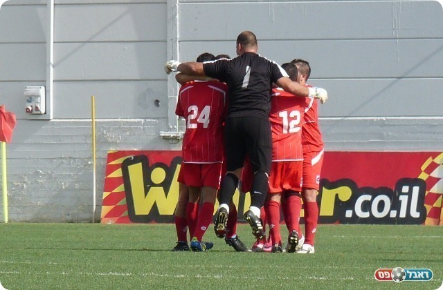 שער בצד הפחות צפוי. שחקני בת ים חוגגים 