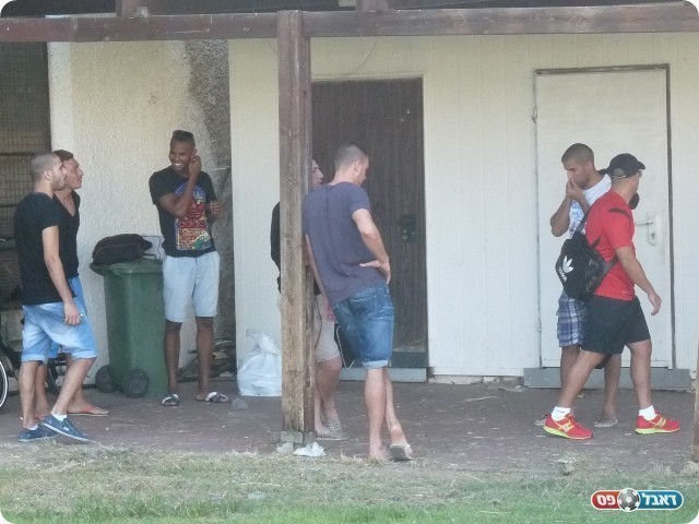 מחכים לאיש המשק