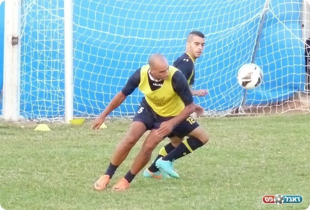 בלתי נגמר. גבאי (בצהוב)