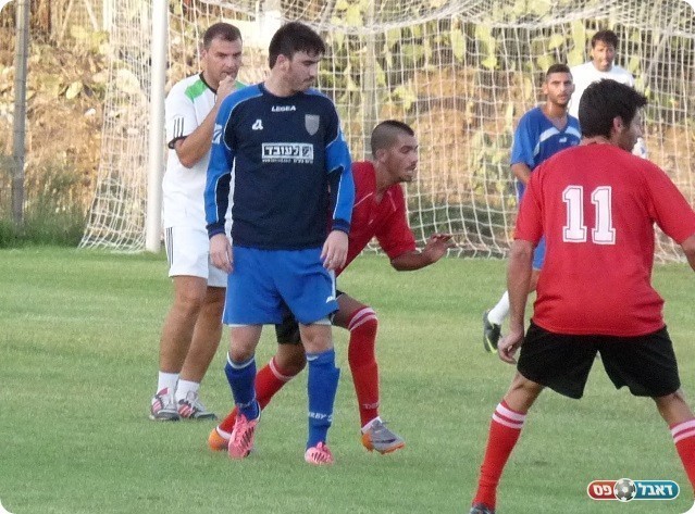 שוויון של הספיק. גליקשטיין (בכחול. צילום: גיא גולדפרב)