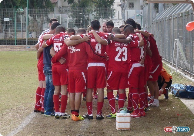 רוצים פלייאוף עליון. שחקני רמת ישראל (צילום: אלי שמואלי)