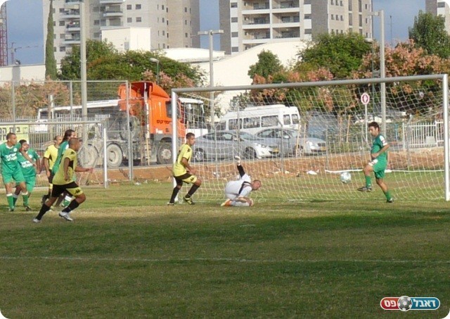 המשחק היה בידיים של הגבעה. דרעי כובש (צילום: אלי שמואלי)