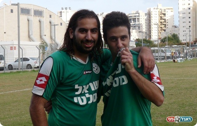 הכובש והמצטיין של גבעת שמואל. דרעי (מימין) וסוויסה (צילום: אלי שמואלי)