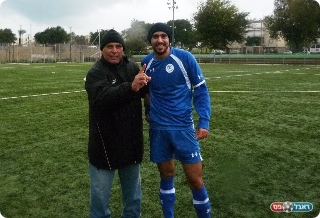 שער ניצחון דרמטי. הכובש, שטח והמנהל שלו (צילום: אלי שמואלי)