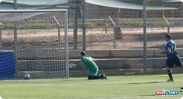 המשחק החל בקצב מהיר. השער של שמלי (צילום: אלי שמואלי)