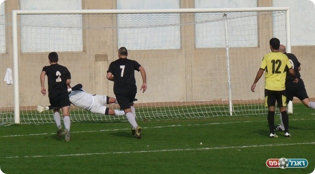 נווה גולן נכנסה למשחק. ההחמצה של אגיסון (צילום: אלי שמואלי)